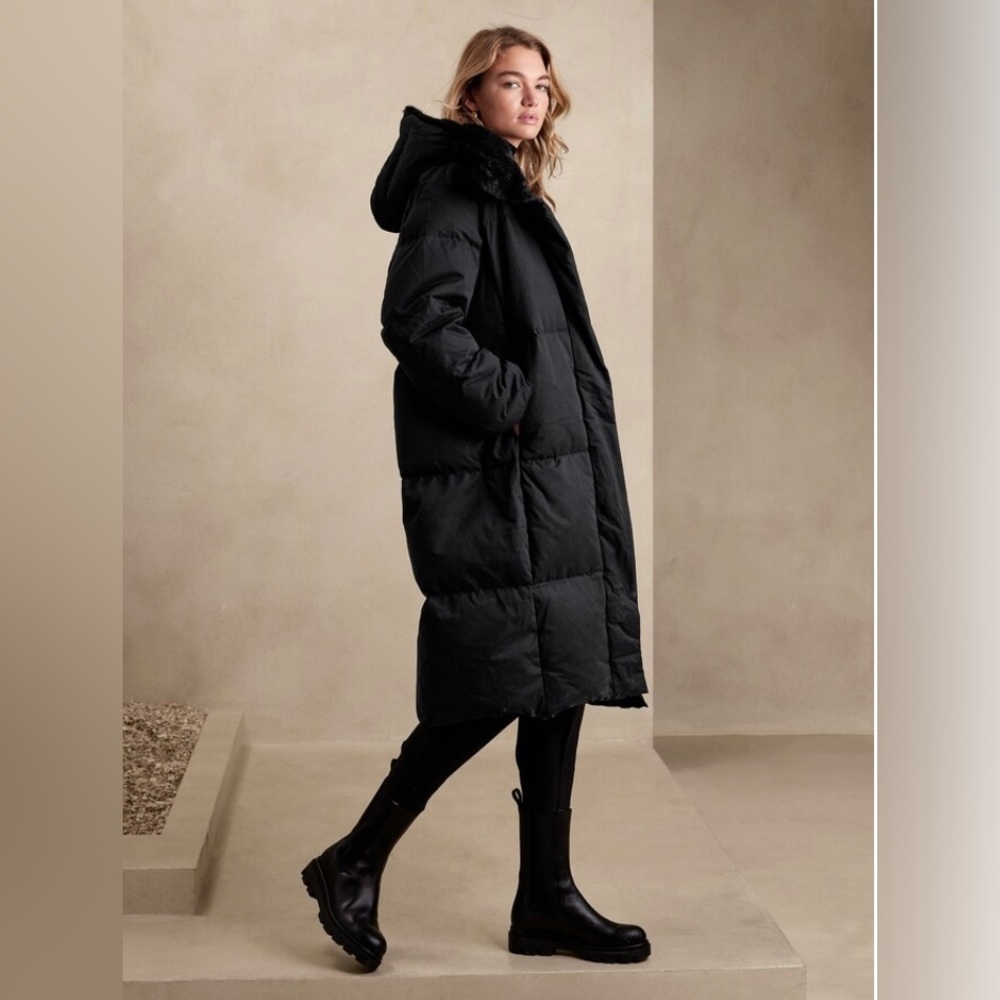 New with tag: Banana republic Petite Lowry Puffer Coat in Black Size S
